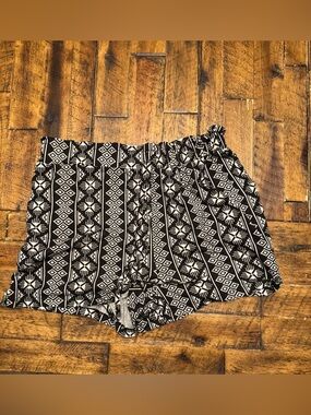 Free Haven Black & White High-Waist Patterned Women’s Shorts